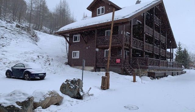 ISOLA 2000 4/6-person apartment in chalet with large terrace