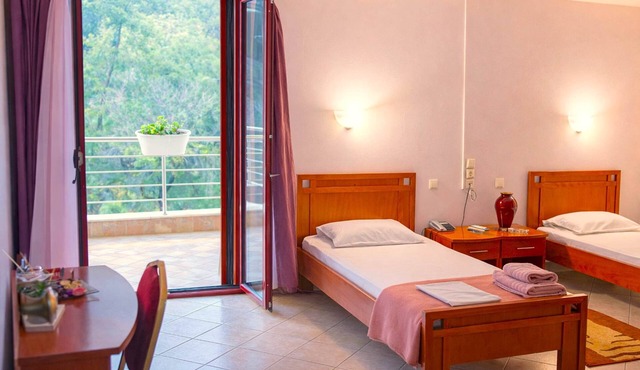 Jayne’s Rooms - Mountain View Stay in Elassona