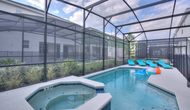Kissimmee Luxury 12 BD Villa wt heated Pool, games, BBQ Grill, close to Disney