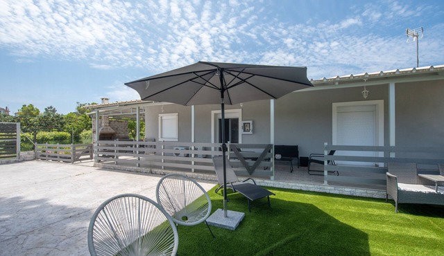Koukounaria House Holiday Home with Private Pool, Wi-Fi, and Air Conditioning