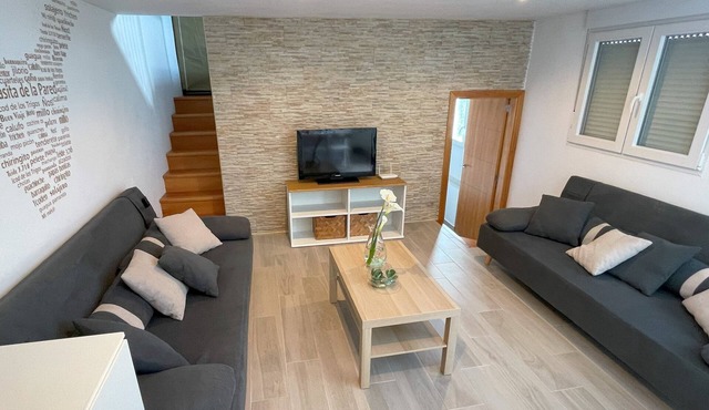 La Casita de La Pared: Ideal house for families, with game room.
