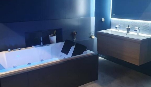 La Suite - Loft Spa - Love room in green Provence