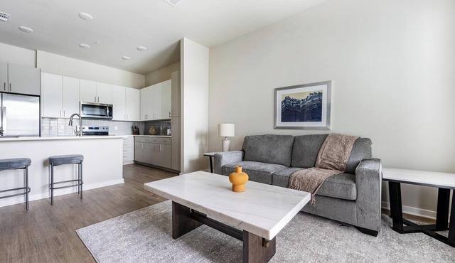 Landing | Incredible 1BD, Gym, Clubhouse