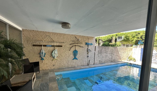 Large, beautiful, 350-sq.m, architect-designed house in central Brusc with pool