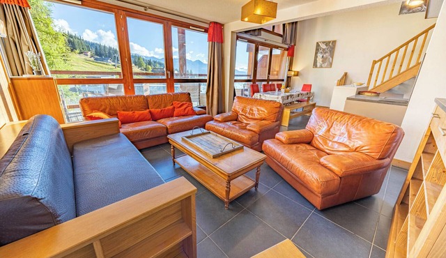 Large duplex apartment, ski in/ski out, resort center, prestigious residence