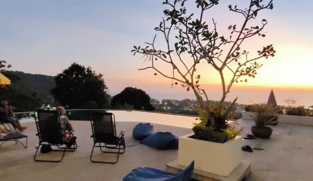 Large villa for 2 to 8 people with magnificent sea view
