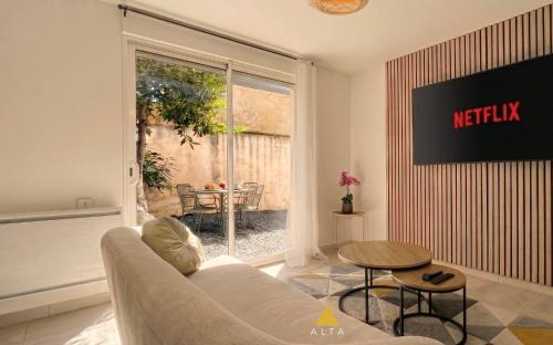 LE 84 - Grand T3 Climatisé - Terrasse & Parking Privé