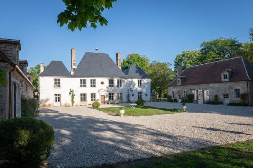 Le Château du Sollier - Charme calme et confort climatisation à 5mn du peage de Bourges à la campagne - stationnement privé