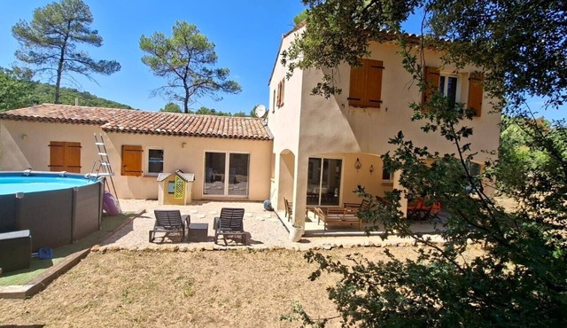 Le Clos des Cigales – Family Home with Pool in Provençal Charm