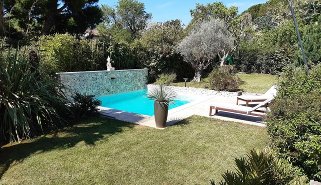 LE PETIT PARADIS PROVENCAL in the chic, quiet district of AUBAGNE.