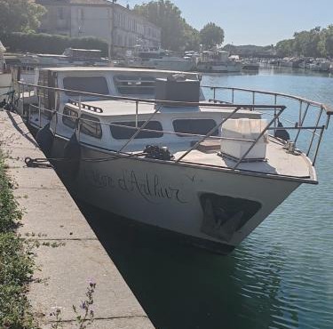Le rêve d'Arthur Barge for 4 people in central Beaucaire