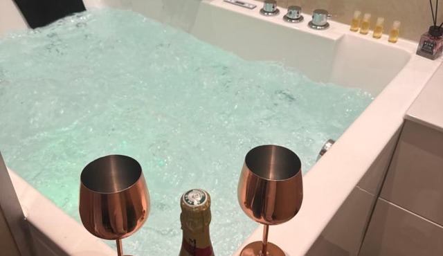 LES BULLES DE MONA - Alcove - Spa - Clim