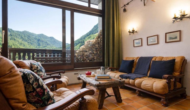 Les Soldanelles Cozy Alpine Apartment in Chamonix | Ski Access & Mountain Views - Happy Rentals