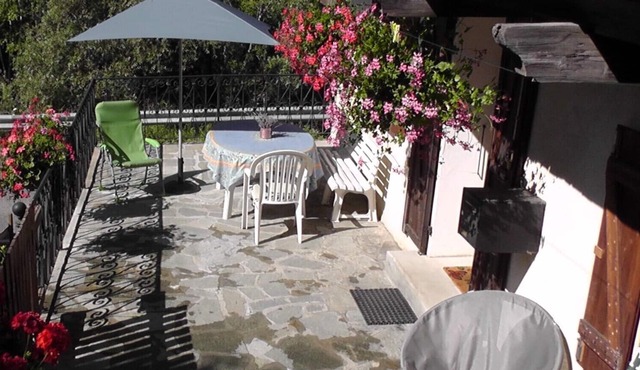 Les VIGNEAUX Hautes Alpes, House 4 people, with beautiful panoramic terrace,