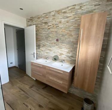 Logement entier neuf et tout équipé RDC