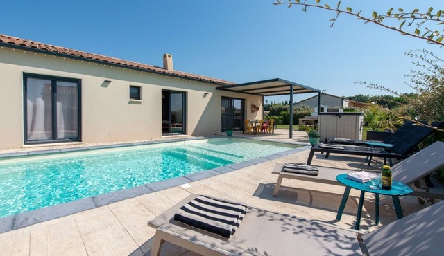 Lou Pitchou Carri in Provence with Swimming Pool