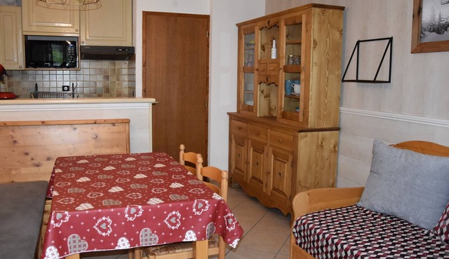 Lovely 2-room apartment with terrace and heated pool