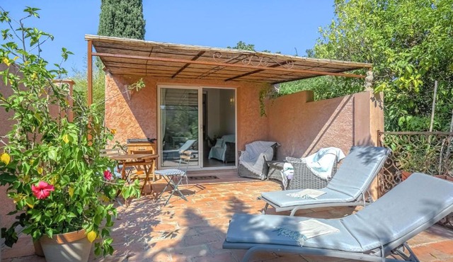 Lovely Holiday Home in Grimaud near Seabeach
