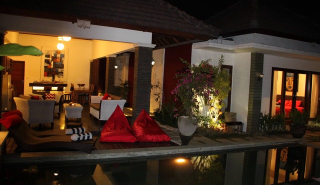 Luxury 3BR villa close to Double Six beach