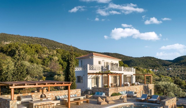 Luxury villa-250m from waterfront-panoramic sea views-minutes from beaches