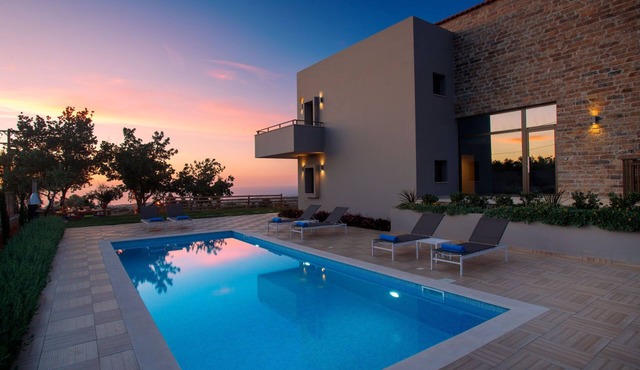 Luxury Villa for 10 Pool Guest House Sea Views Near Beaches