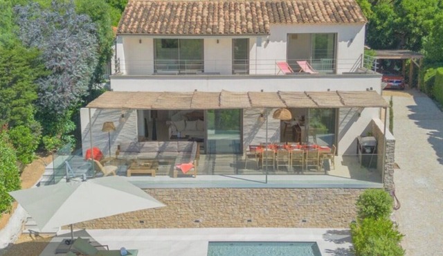 Luxury villa in the Gulf of Saint-Tropez 200 m from the beach