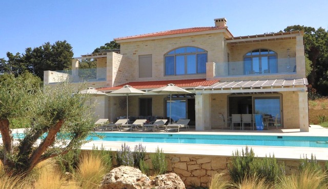 Luxury villa with a fantastic view, the pool can be heated