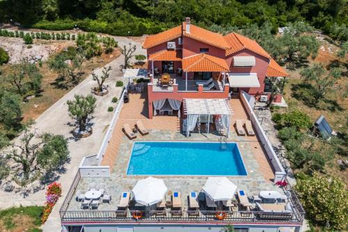Luxury Villa with Private Pool in Skopelos, Spacious & Private, Villa Amaryllis By Kardous