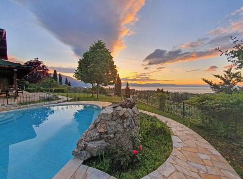 Luxury Wooden Villa with Pool, The Nest