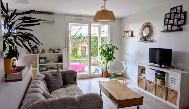 Lyon Center Apartment with private garden & garage