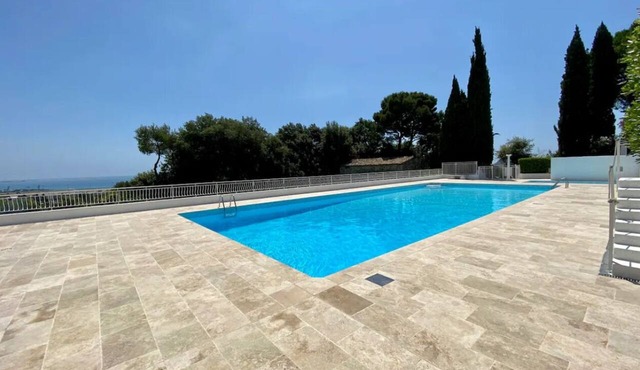 Magnificent studio with swimming pool