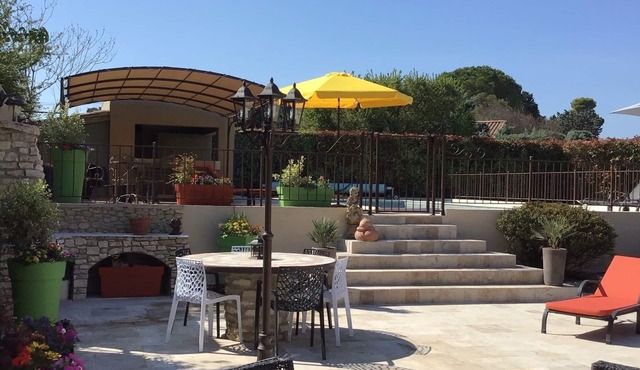 Maison 190m2 Chambres Climatisées, Piscine Privée, Proche Village