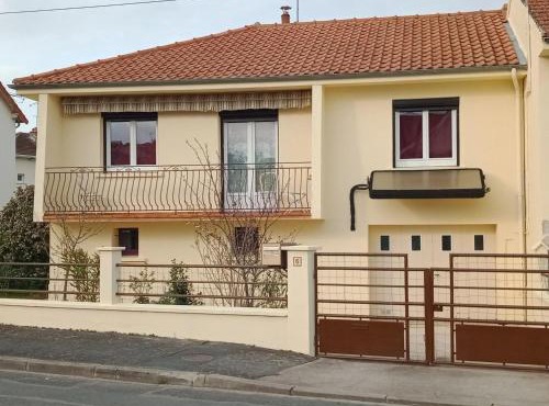 Maison confortable à Montluçon avec Jardin clôturé