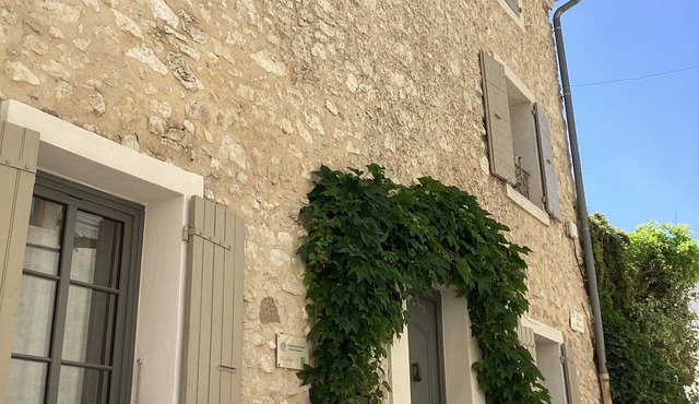 Maison de Village en Pierres, à 5minutes de L'isle sur la Sorgue