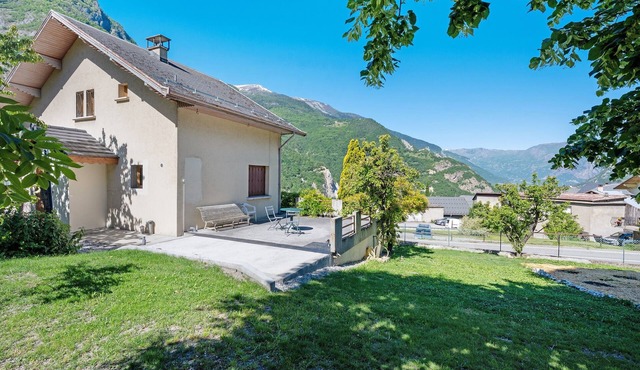 Maison Casabert Savoie: Modern Comfort in a Charming Mountain Setting