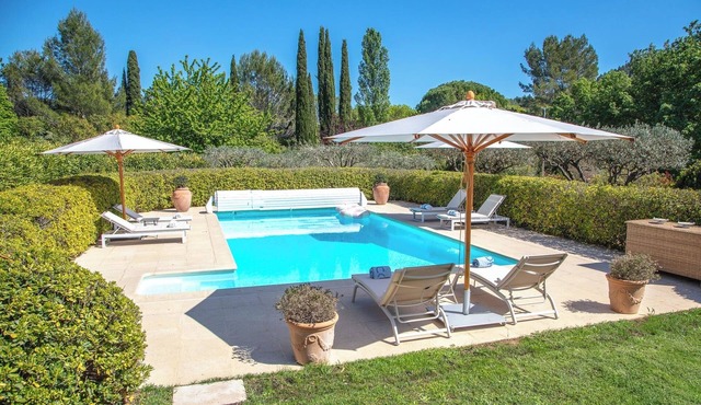 Maison Tulip Salernes, elegant guest house sleeps 6. Pet friendly & heated pool