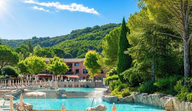 🌿 Maisonnette 5 persons with terrace in the Village of Le Rouret and its swimming pools