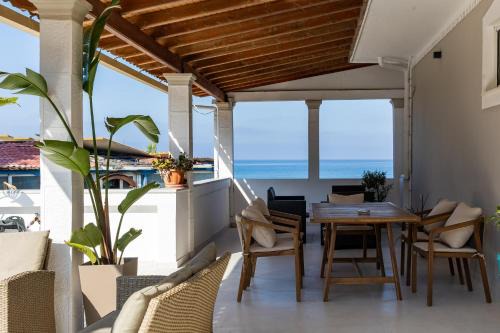 Marea Blue Seaview Apartments of Santa Barbara