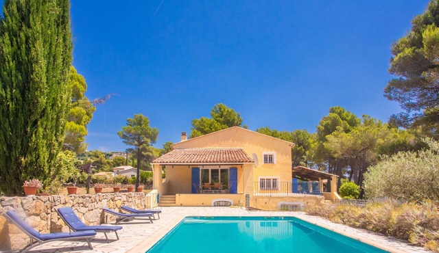 Mas Goya, a peaceful villa on the gentle slopes below the pretty hill-top village of Tourtour.