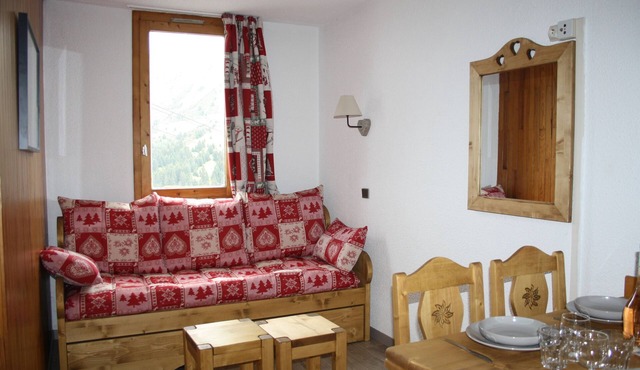 MERIBEL-MOTTARET, 4-BED SKI IN/SKI OUT APARTMENT