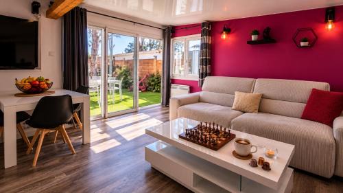 Mobil-home Premium Piscine, BBQ & Home Cinéma