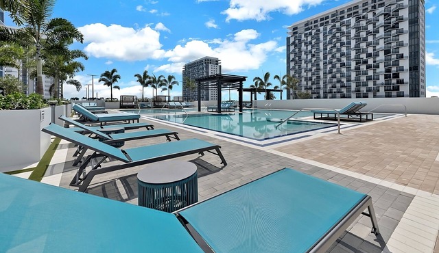 Modern 3BR City View Residence with Balcony and Luxury Amenities Near Downtown