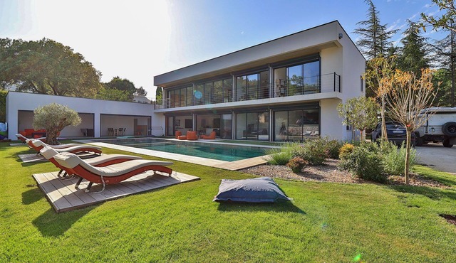 Modern 4-bedroom villa with private pool