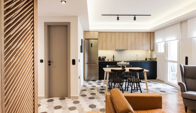 Modern Minimalist 3BD Apartment in Hilton District