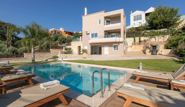 Mystique Villa - Four Bedroom Villa, Sleeps 8