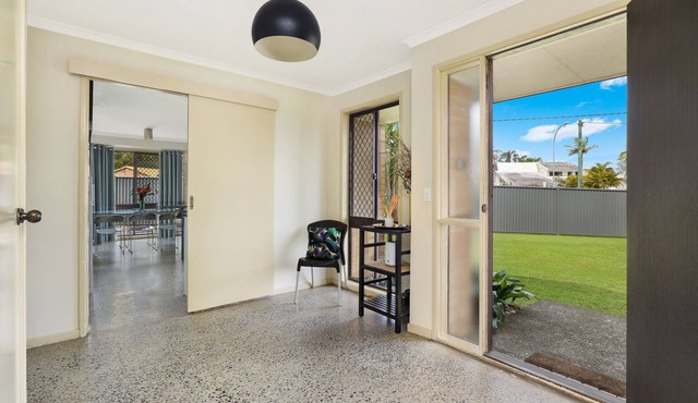 NAROO7- PRIME MOOLOOLABA LOCATION in Mooloolaba