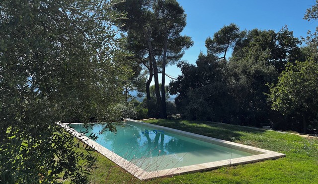 Near Aix en Provence, bastide with exceptional panorama