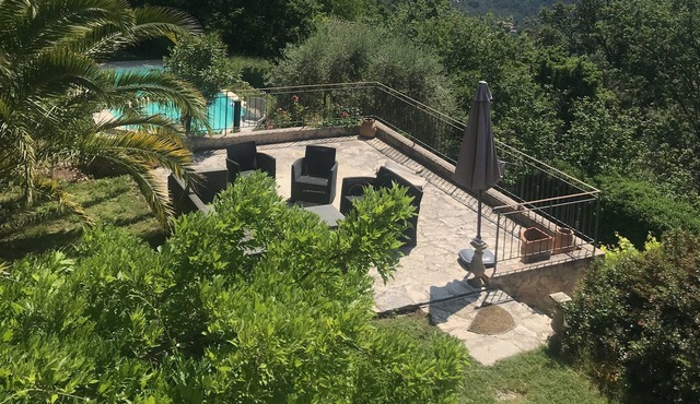 Near the village of Seillans house with a magnificent view
