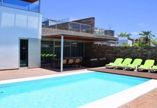 New 5-bedroom Villa Del Duque Beach