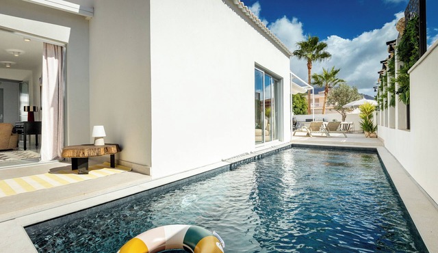 New and Luxurious Villa Los Olivos
